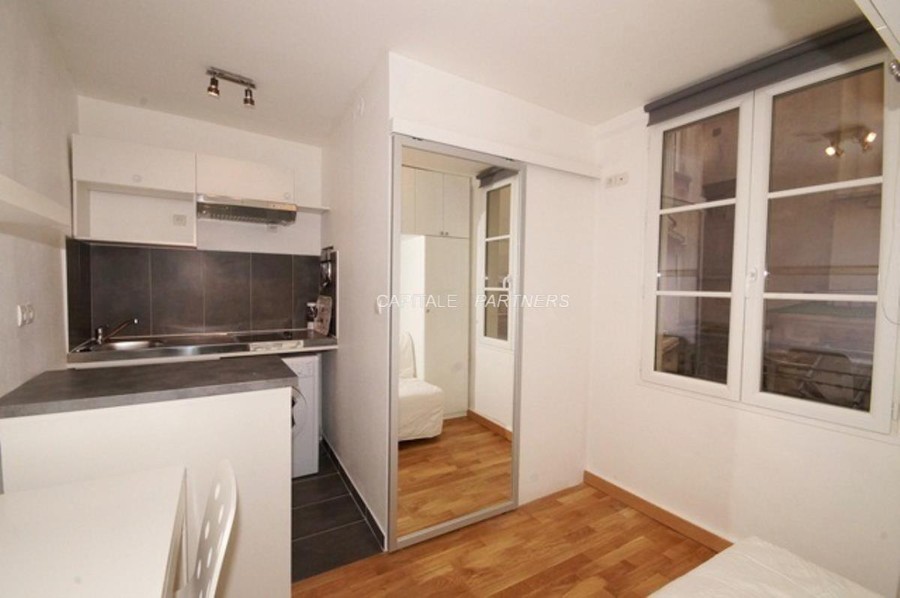 Studio meublé  PARIS 6 - 11 m²;