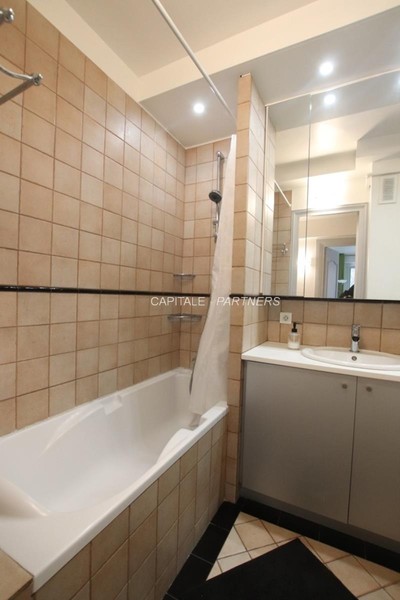 Appartement 2 chambres meublé PARIS 17 - 82 m²;